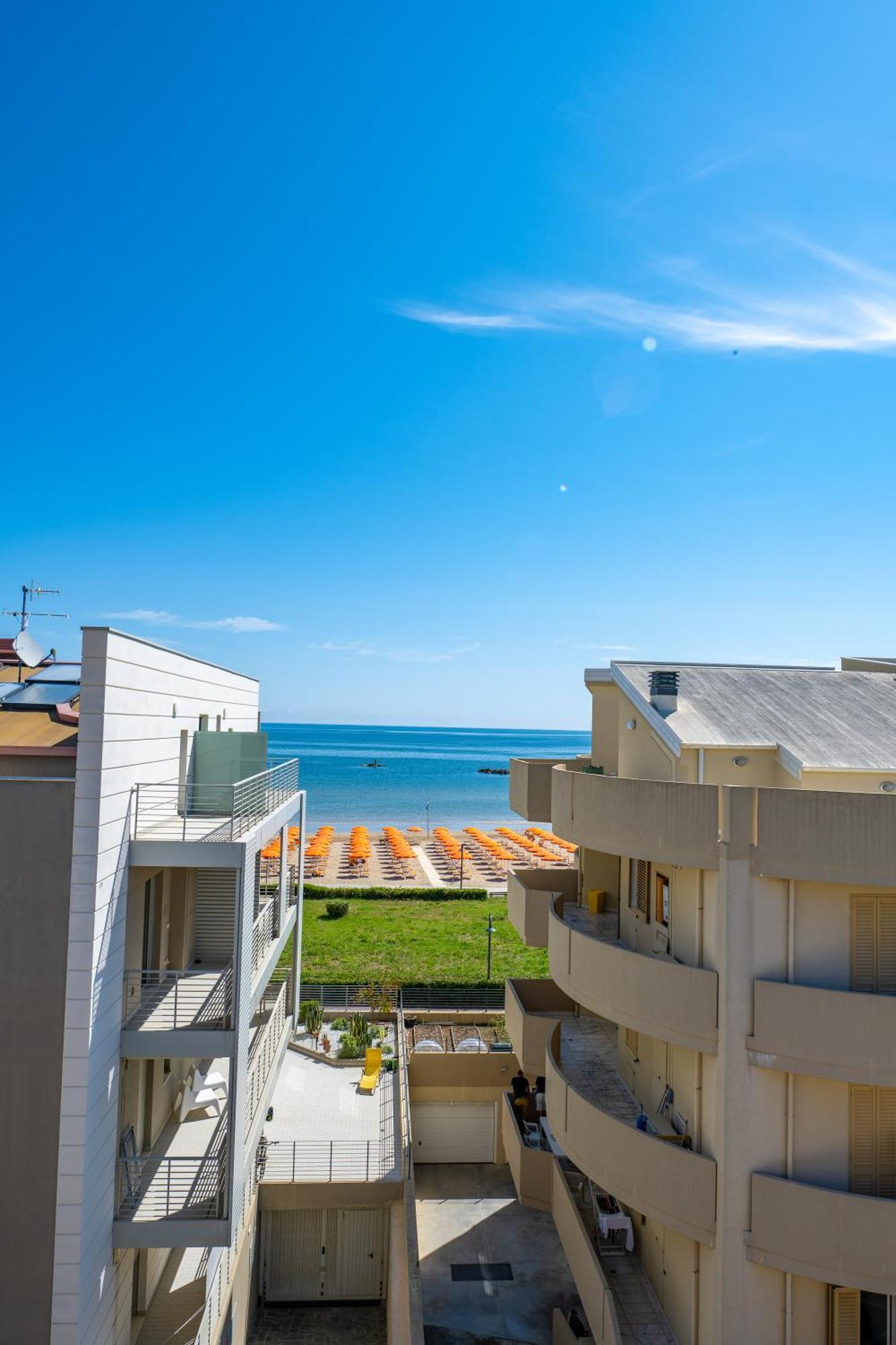 Di Matteo Hotel Roseto Degli Abruzzi Eksteriør billede