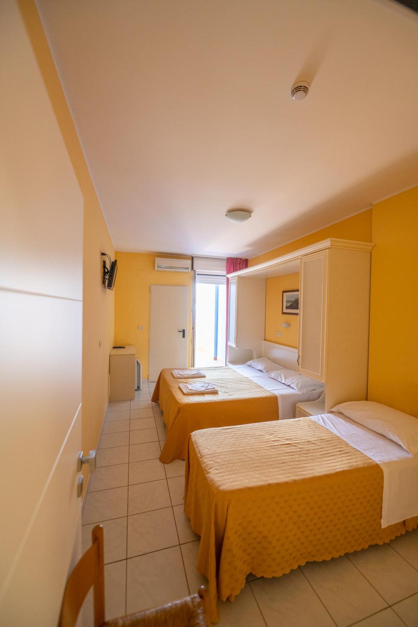 Di Matteo Hotel Roseto Degli Abruzzi Eksteriør billede